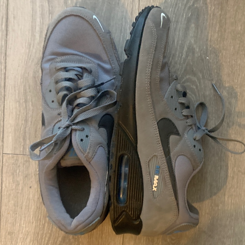 Nike Men's Gray and Black Sneakers